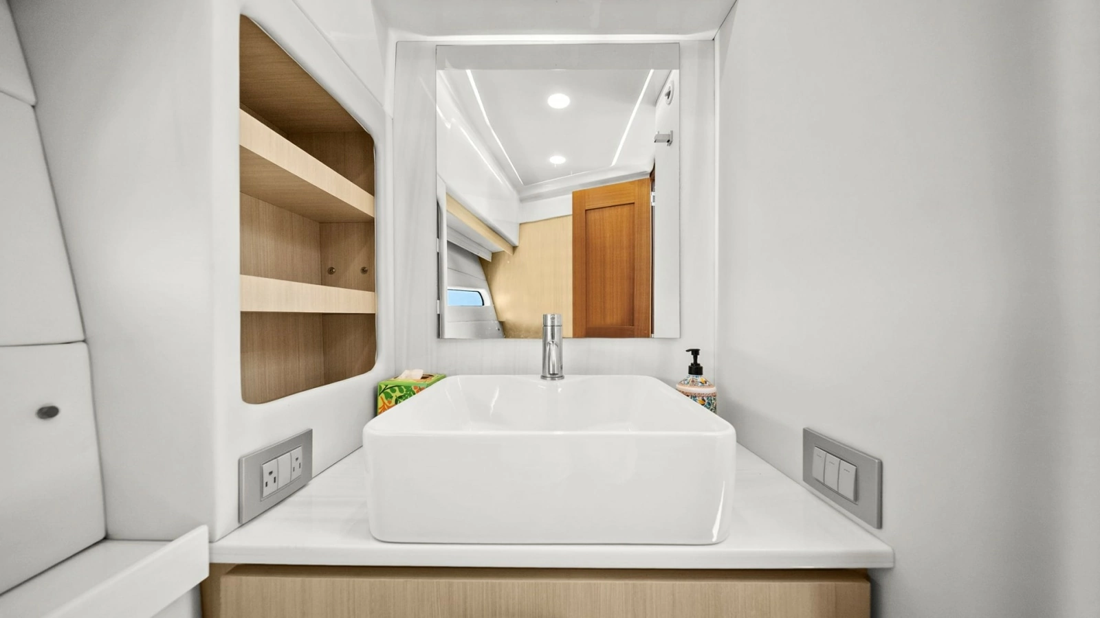 Modern Vanity in Ensuite Head