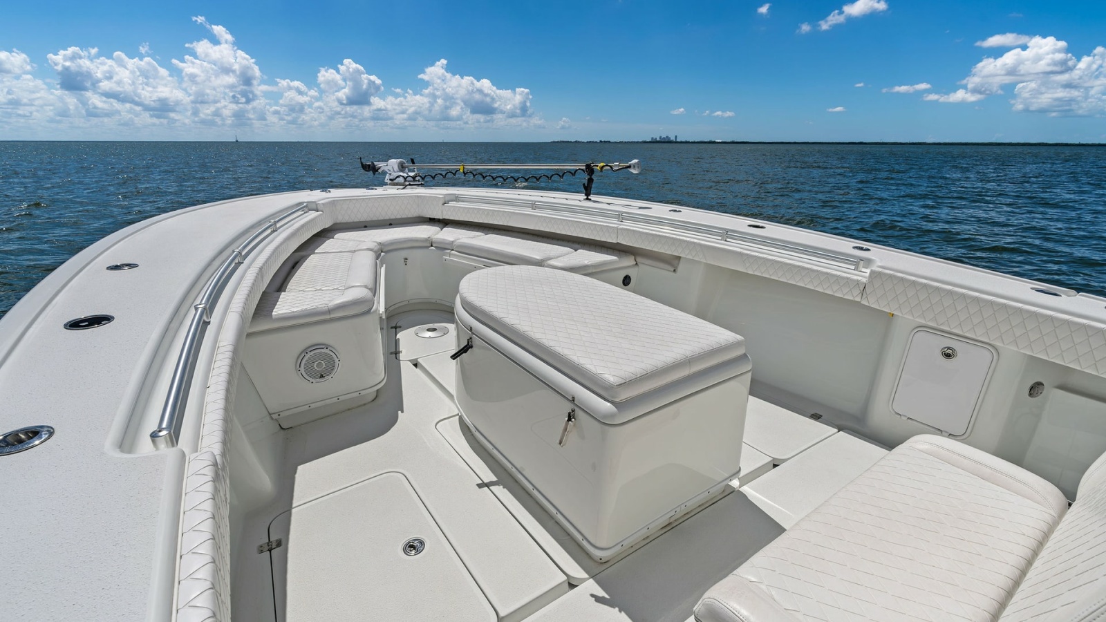 Spacious Bow Seating Area