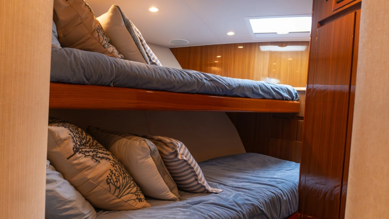 2009 Viking 50 Convertible "Jammin" - Cozy Twin Bunk Cabin Interior