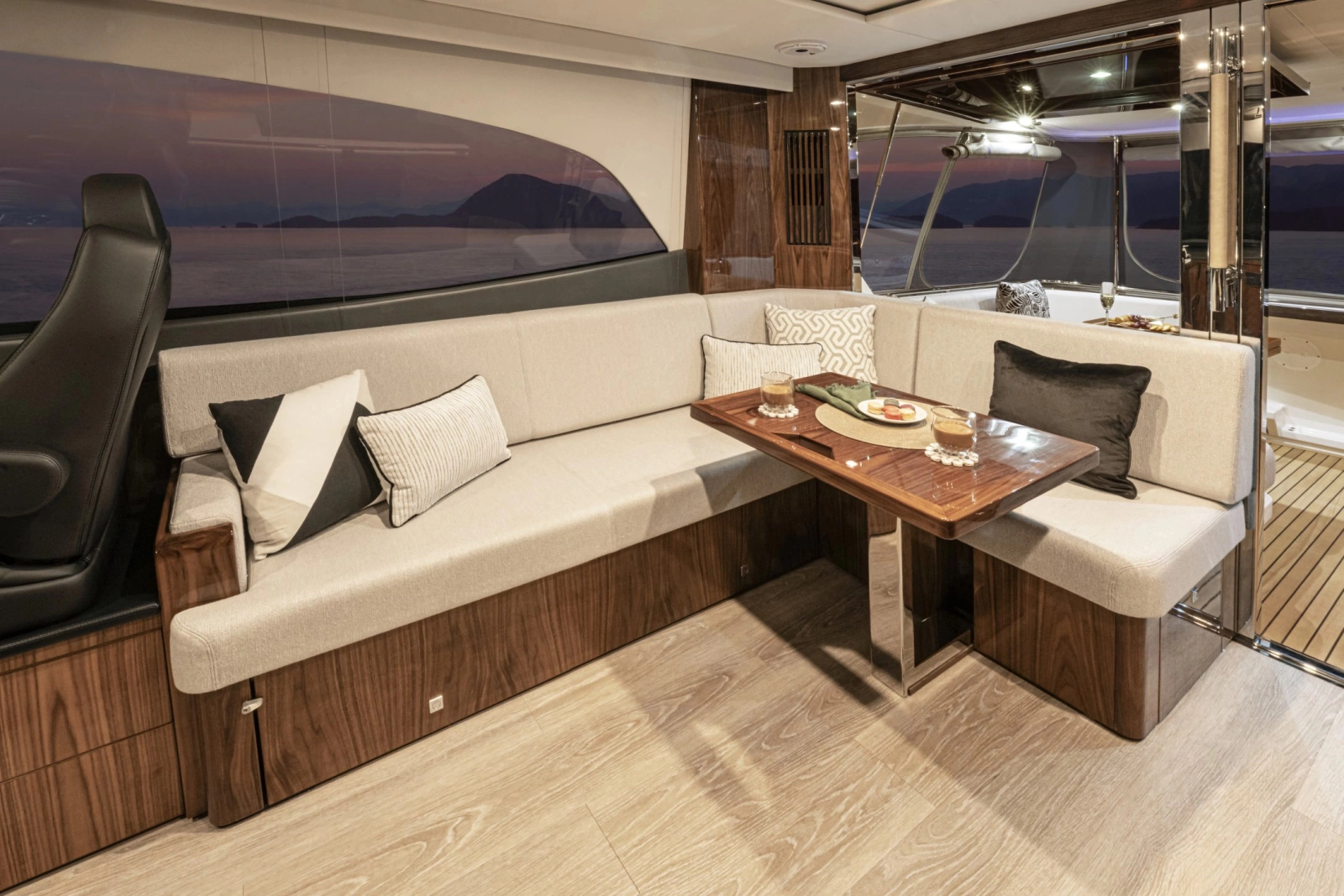 68 Sports Motor Yacht 68ft Riviera Yacht For Sale