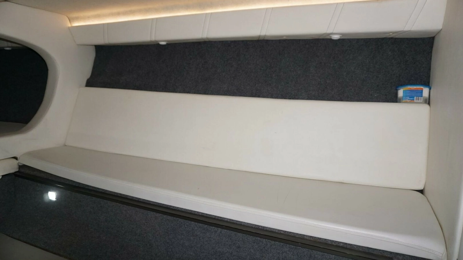 1998 32 Active Thunder 32 CC Ms. Rita V Berth (5)