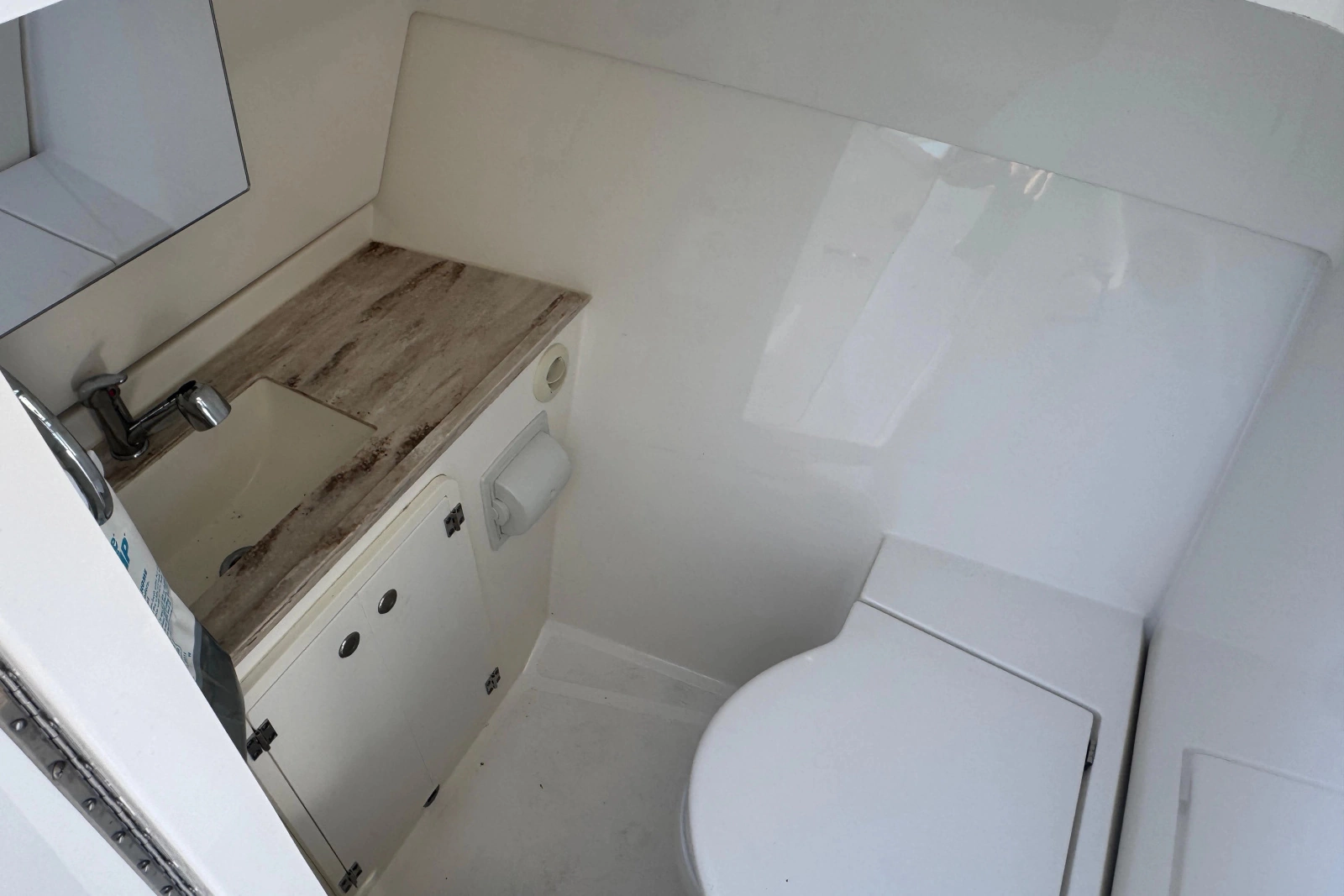 2019 Pursuit DC 325 Dual Console