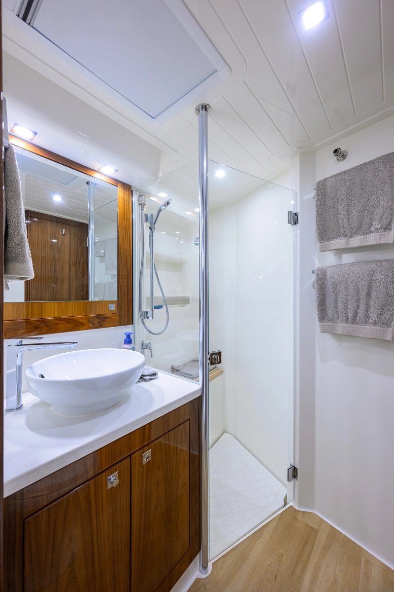 2019 Riviera 5400 Sport Yacht