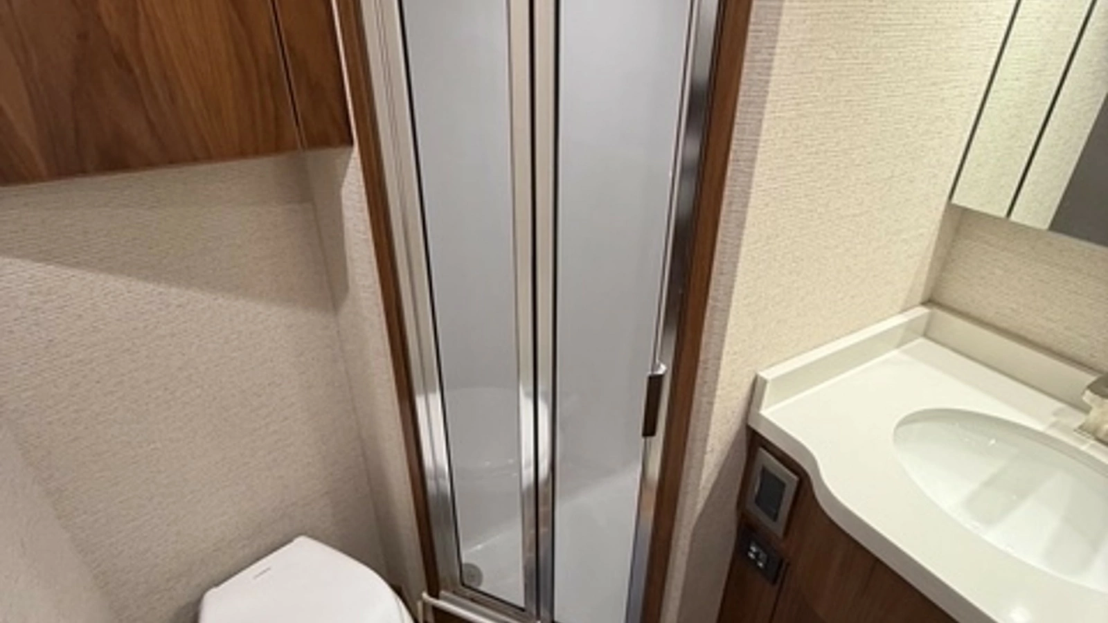 2022 Viking 68 Convertible Crew Head