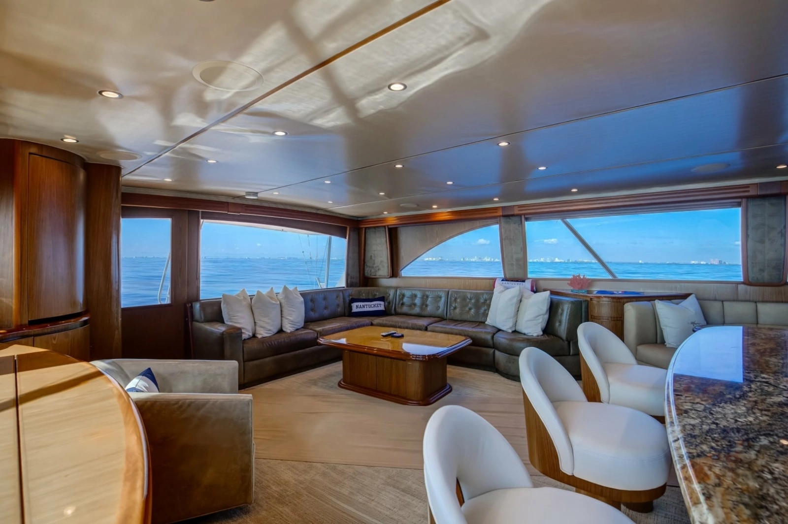 Viking 82 - Done Deal - Salon