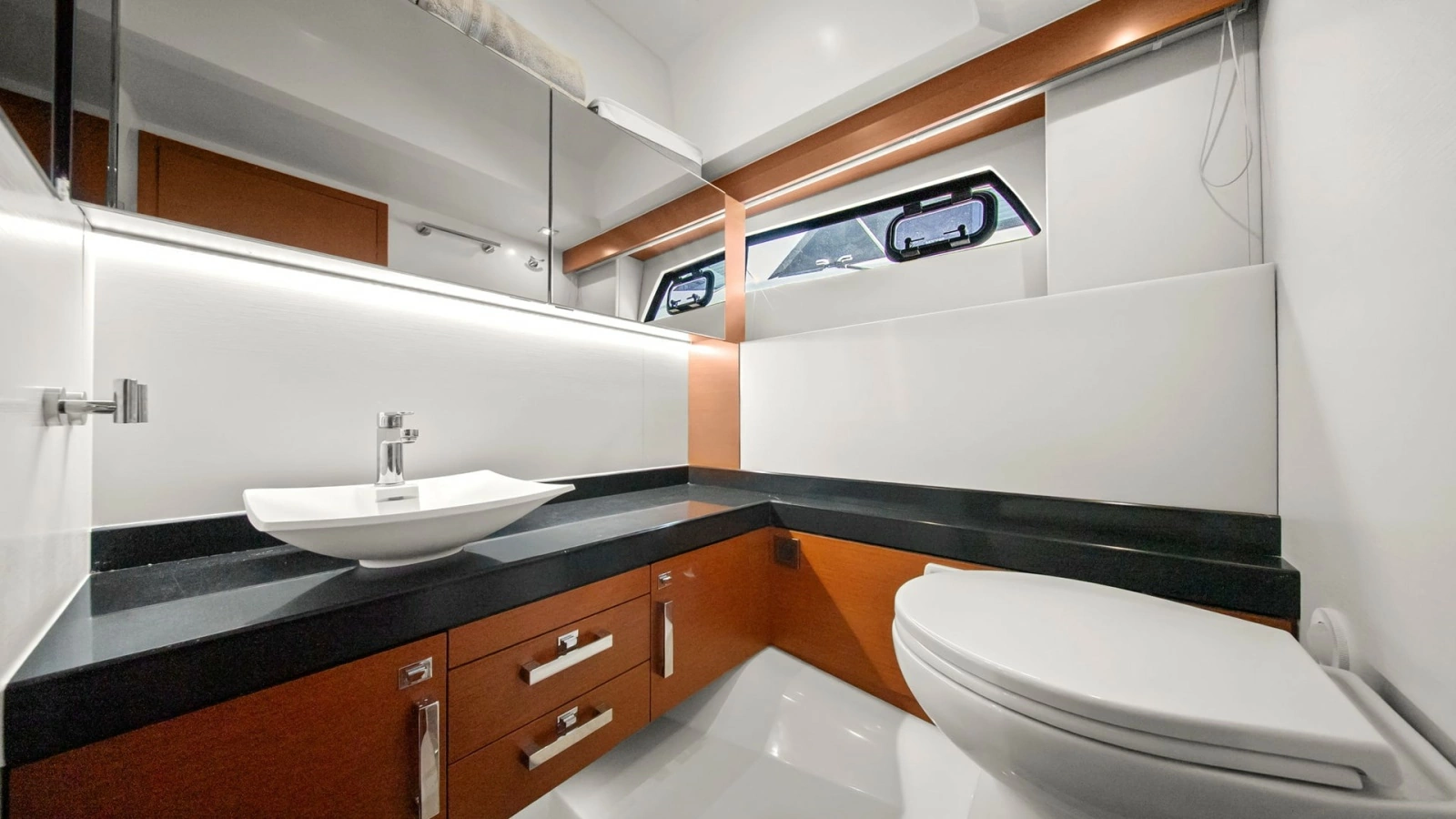 Modern Ensuite Bathroom