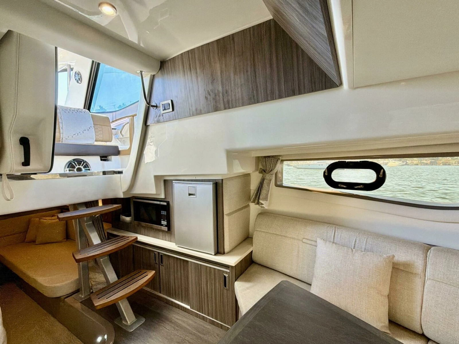 Sea Ray 32 - Salon