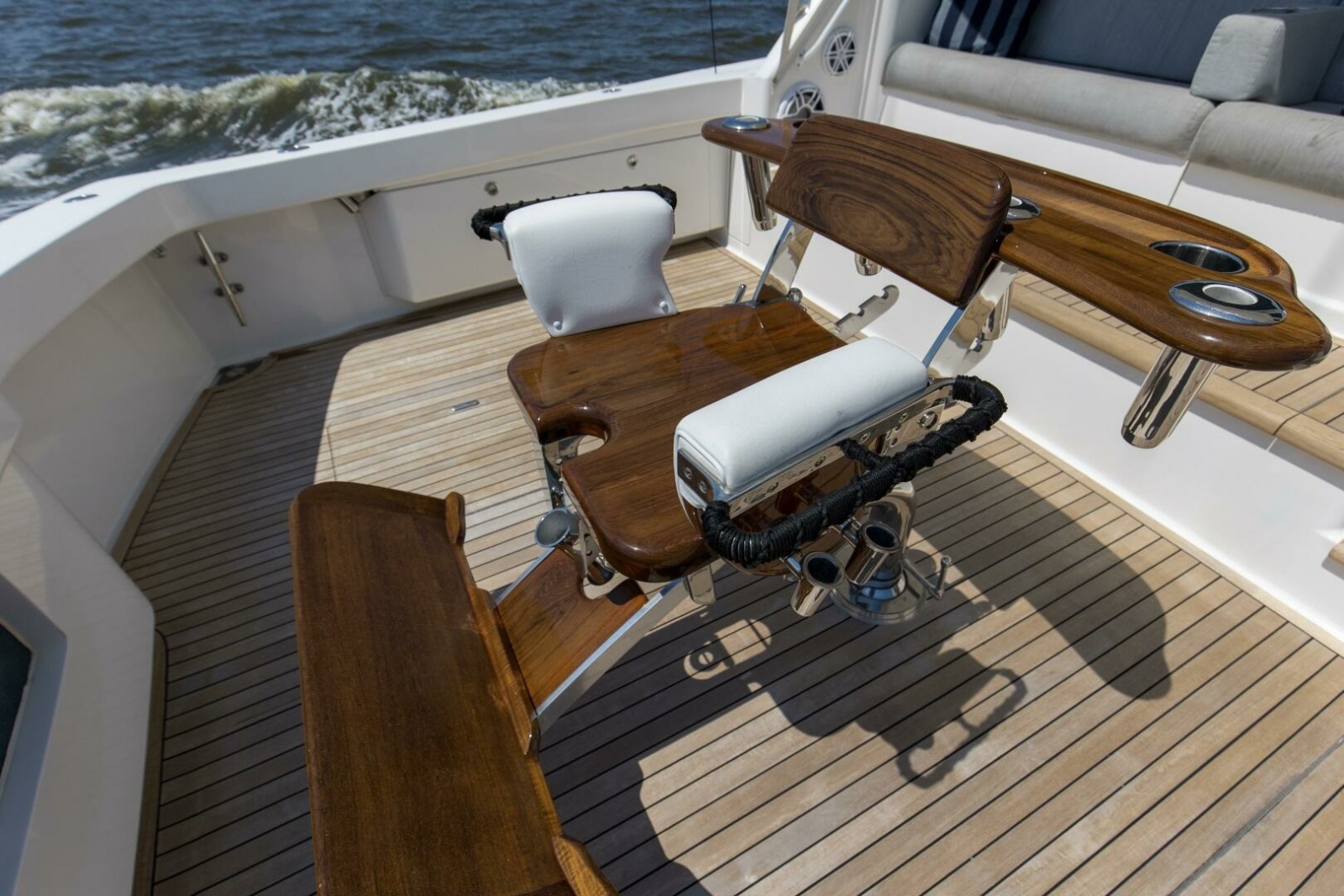 64' 2007 Viking 64 Enclosed Bridge