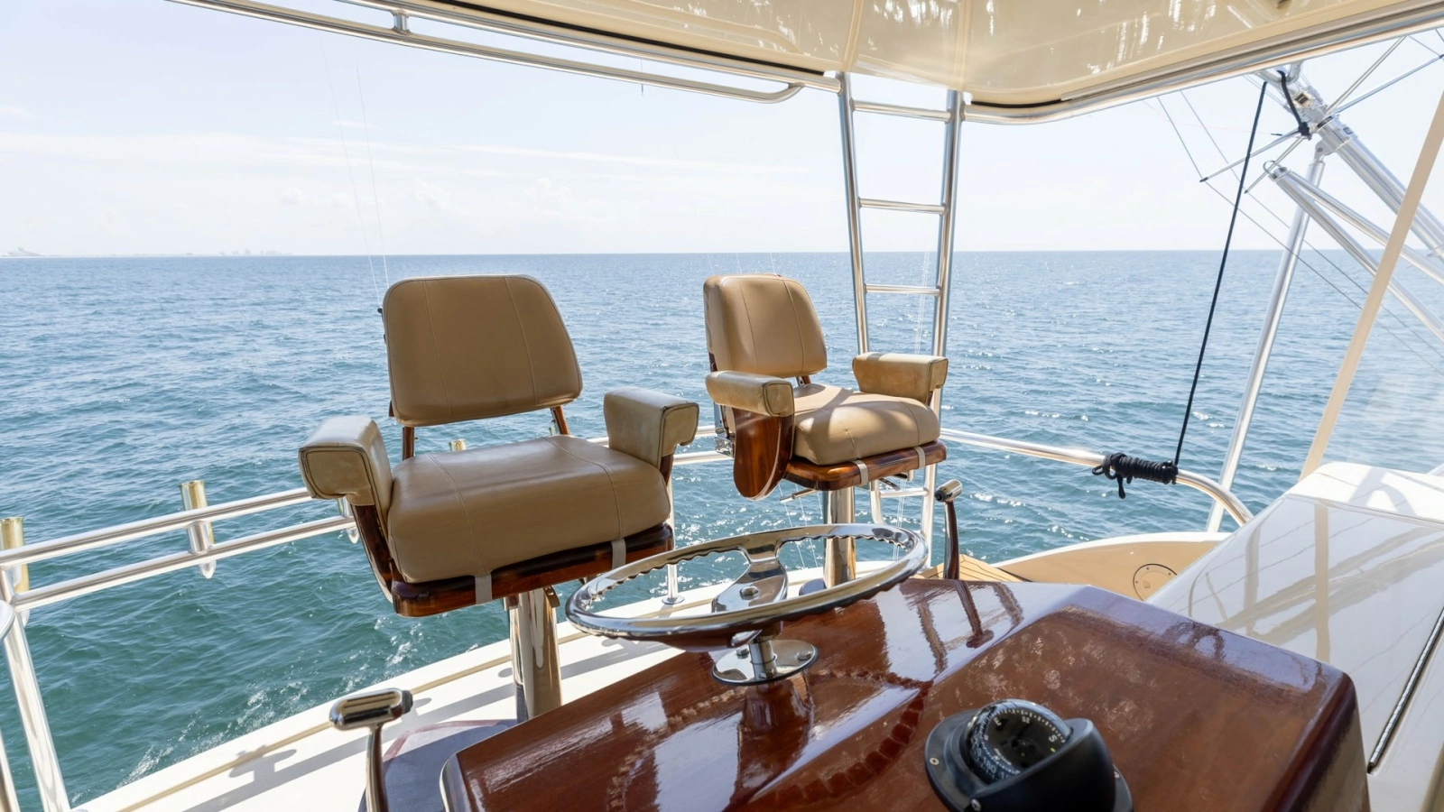 2007 Hatteras 68 Convertible- KEMOSABE- Helm