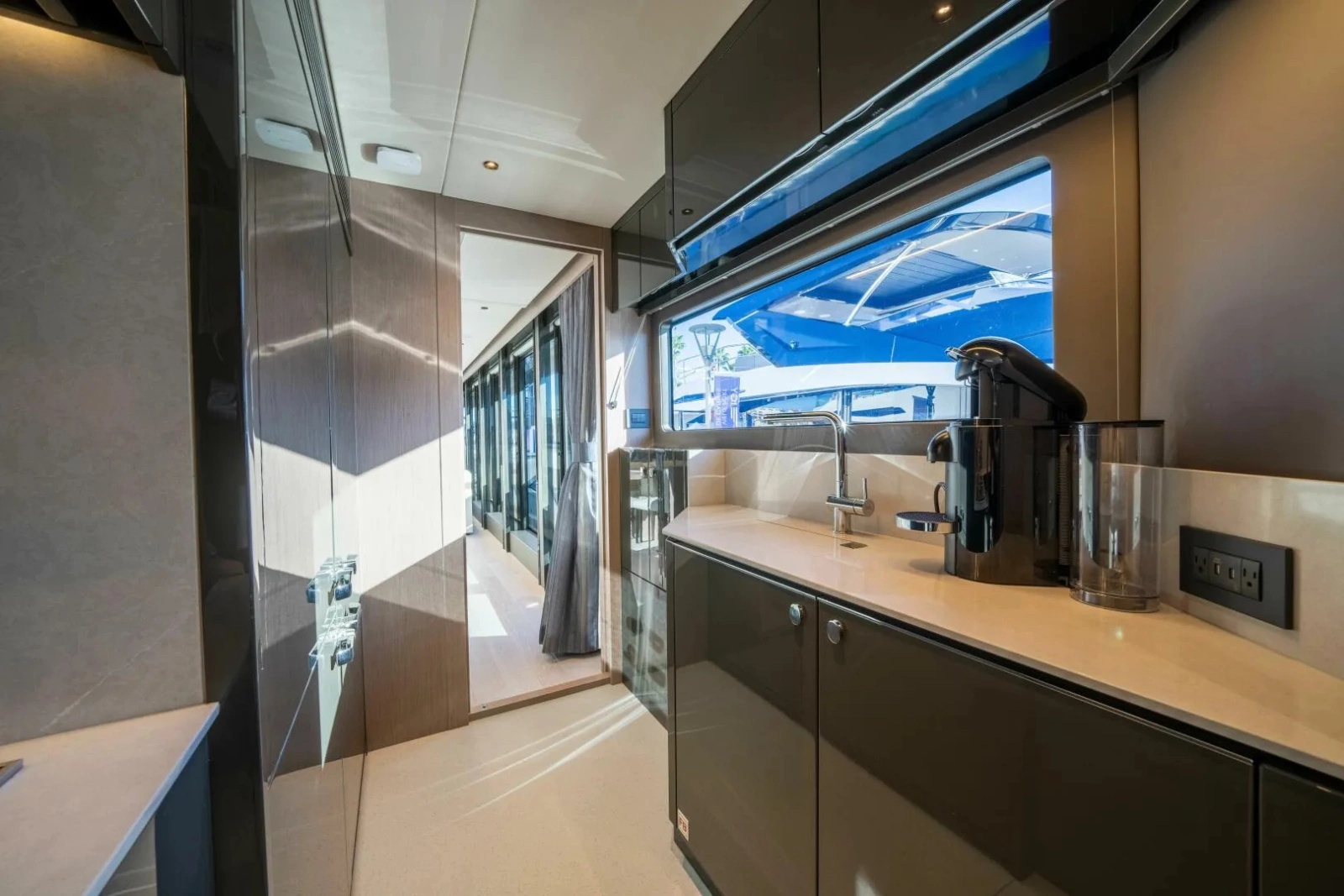 100 YACHT 100ft Sunseeker Yacht For Sale