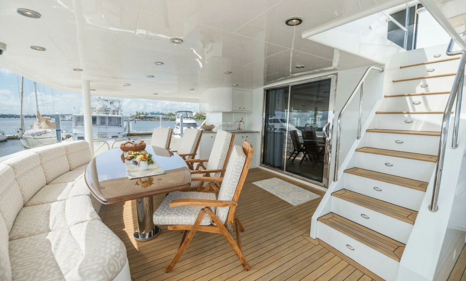 Cheoy Lee 95 FOOTLOOSE - Main Deck Aft