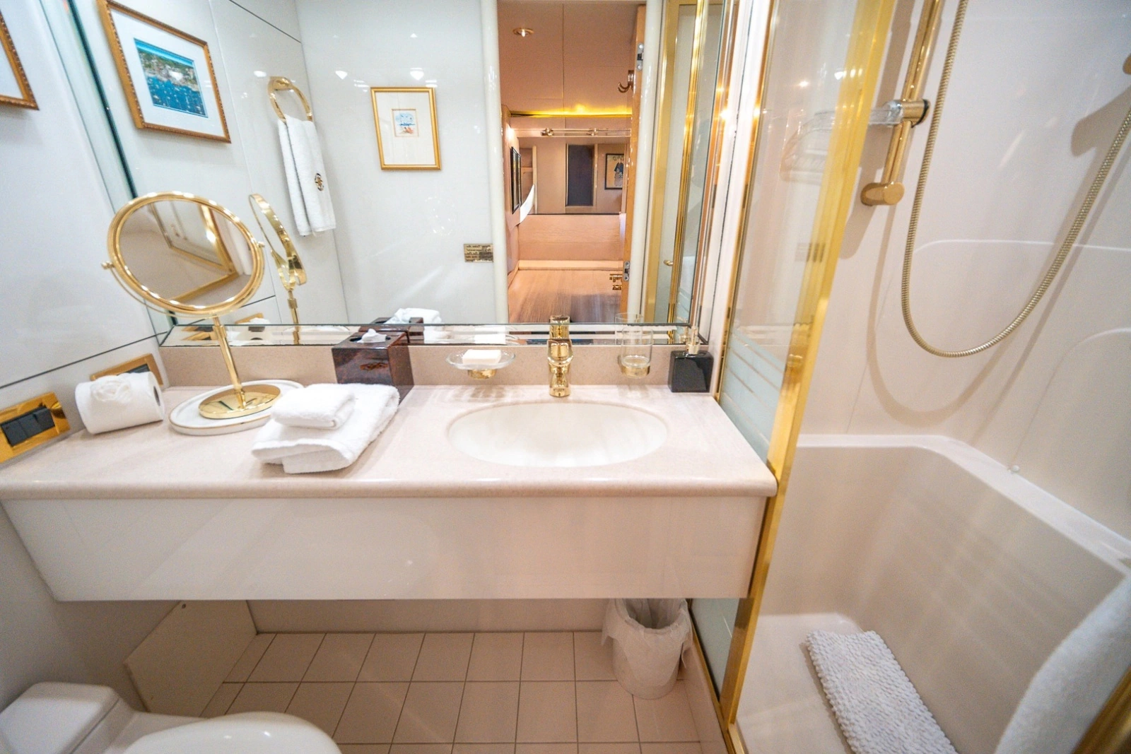 2000 Lazzara Yachts Skylounge