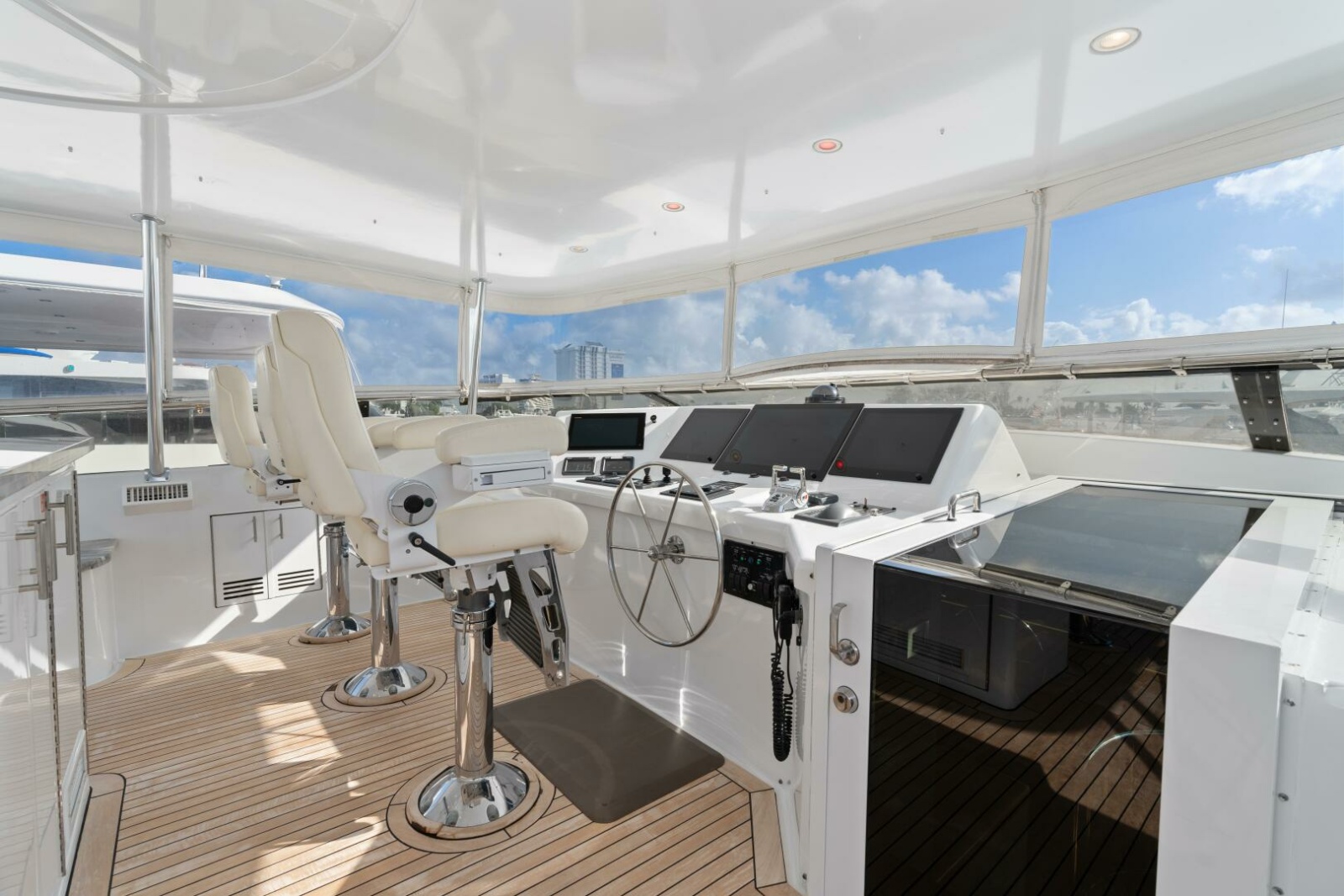 Hatteras 100 MAGIC - Flybridge