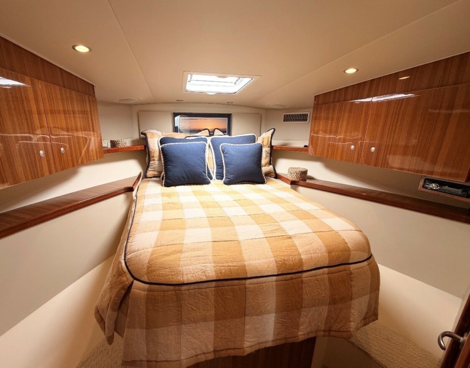 Viking 42 UNREEL - Stateroom