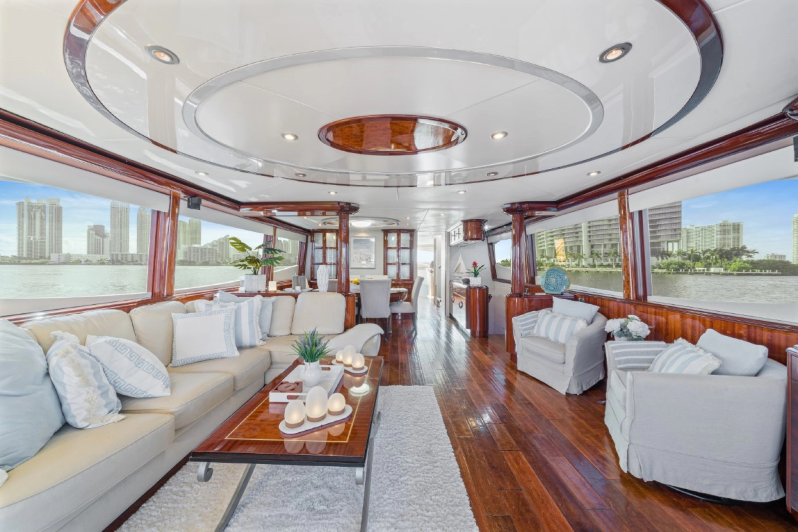 2004 Lazzara Yachts 80 Open Fly