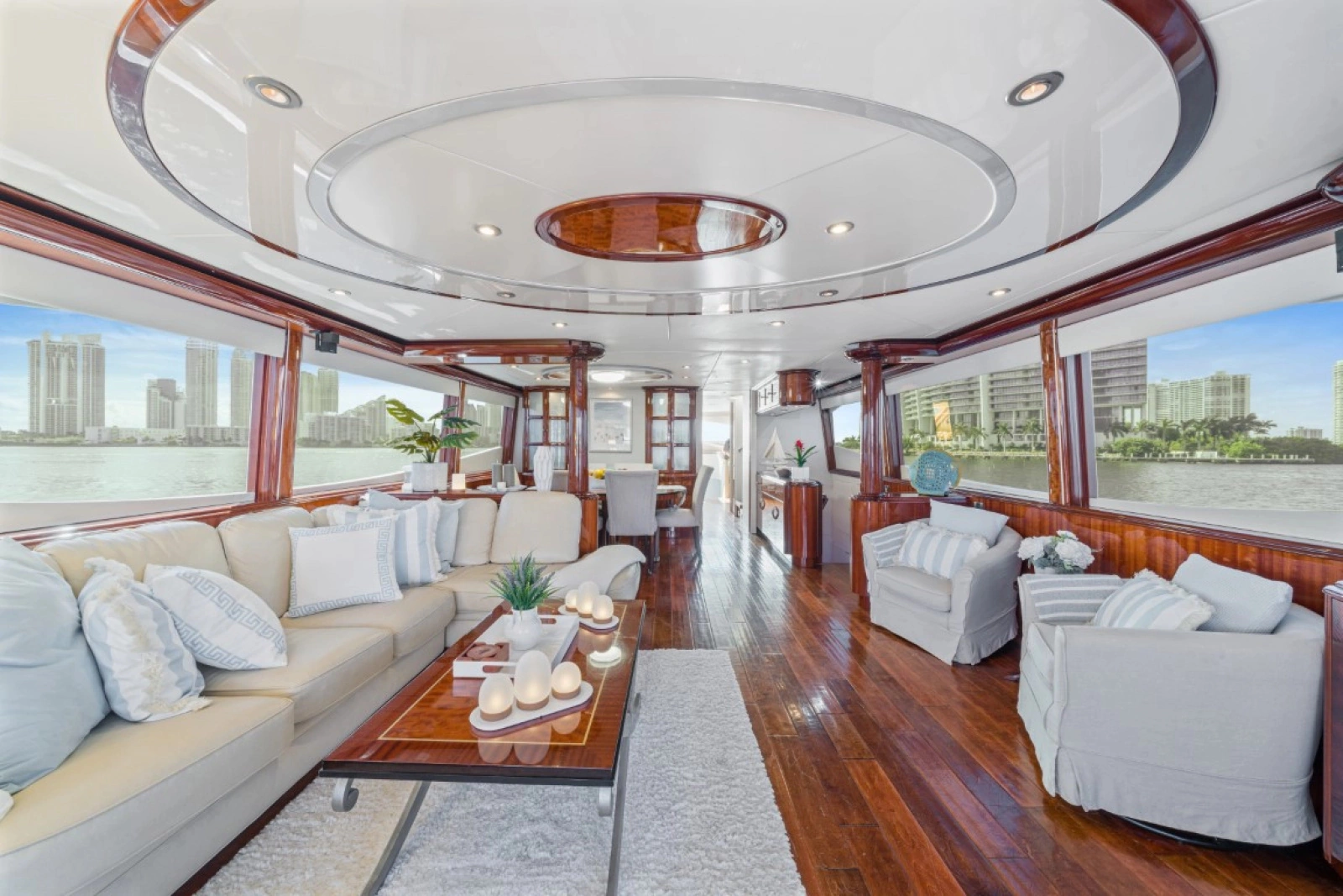 2004 Lazzara Yachts 80 Open Fly