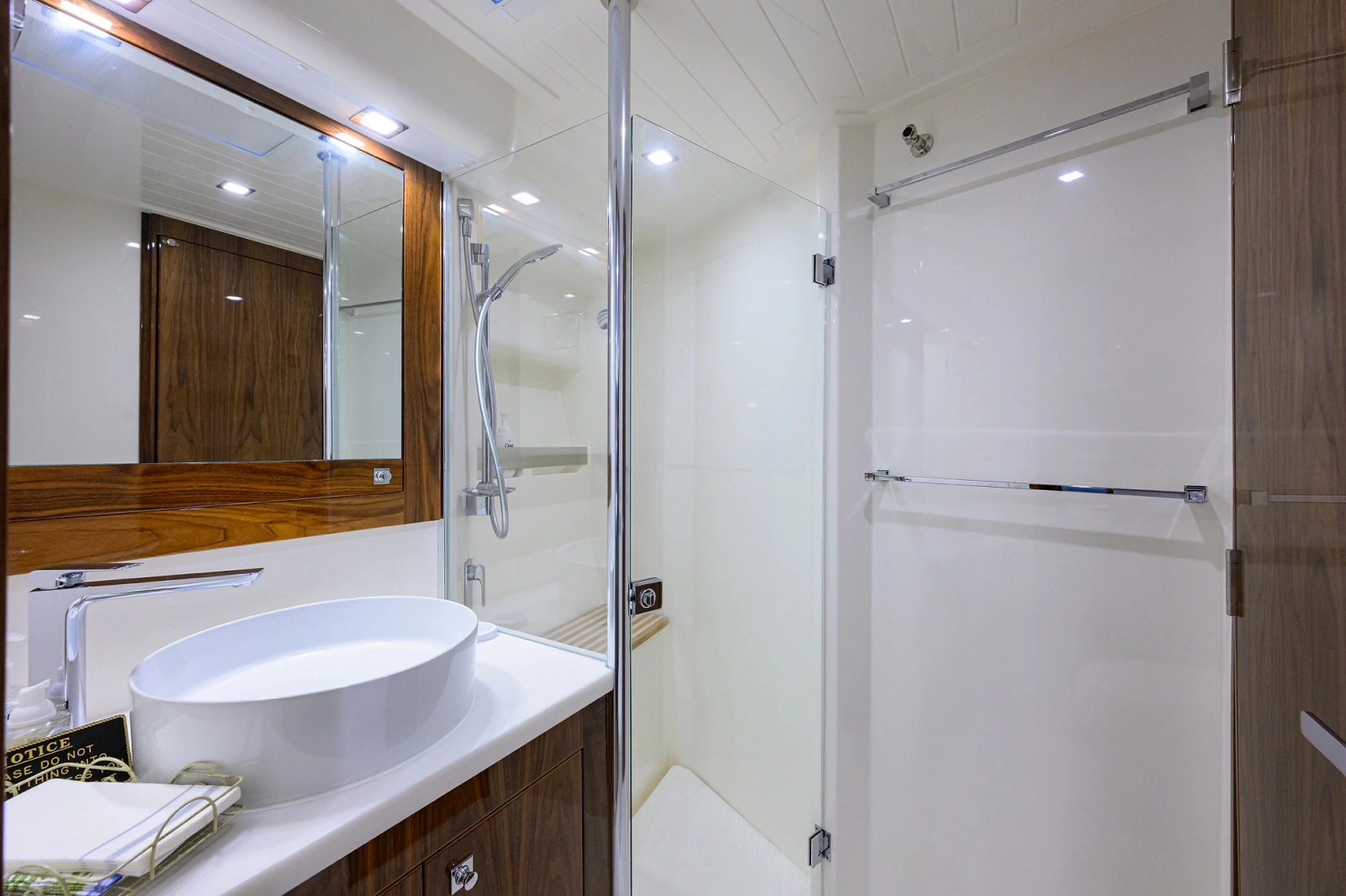 2023 Riviera 5400 Sport Yacht