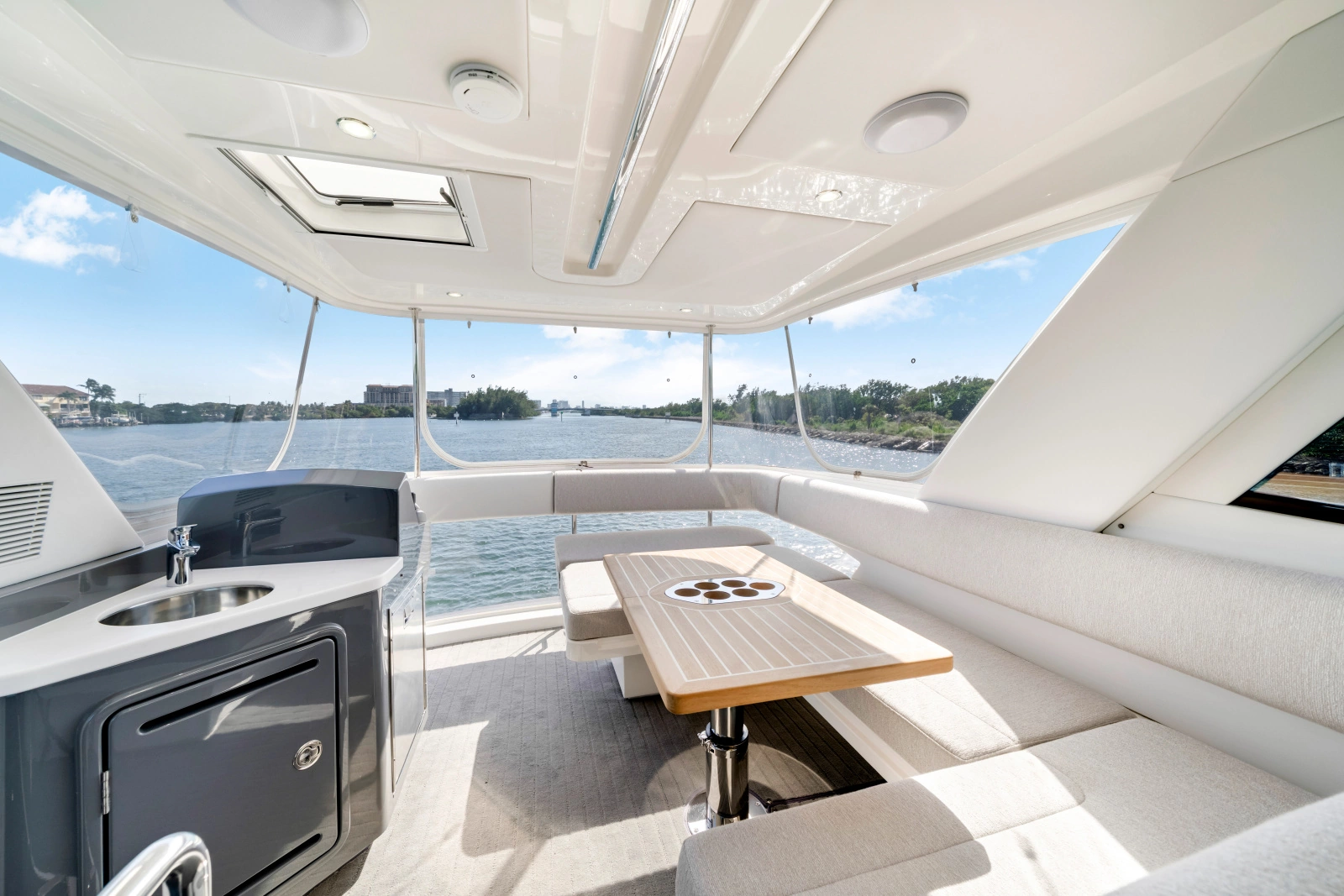 50 SPORTS MOTOR YACHT 50ft Riviera Yacht For Sale