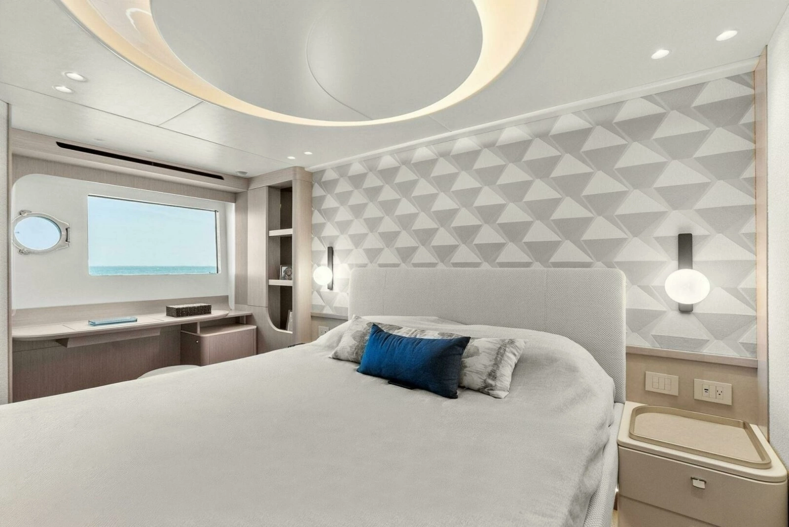 2026 Absolute 70 Navetta - Stateroom