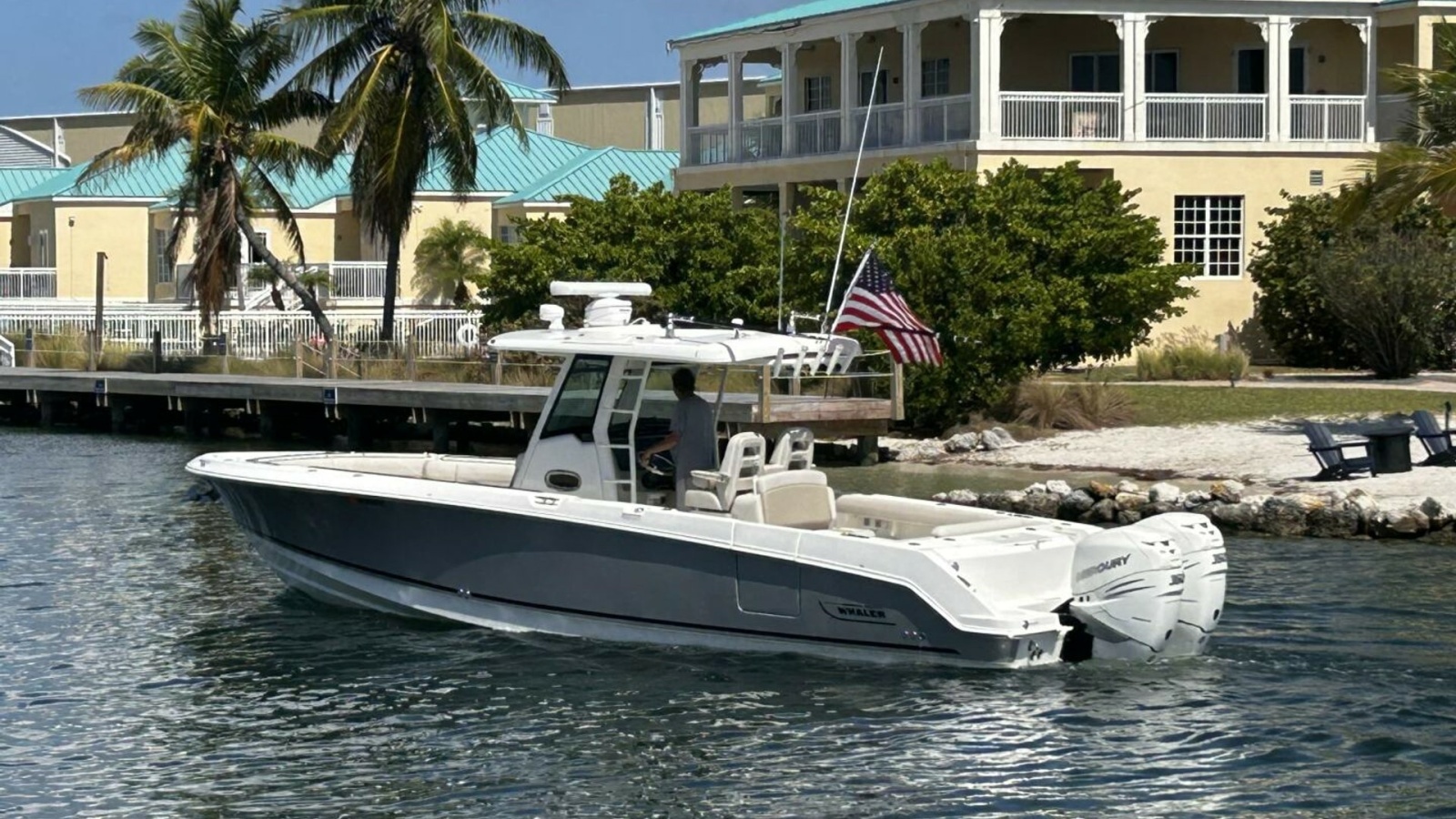 33' 2017 Boston Whaler 330 Outrage