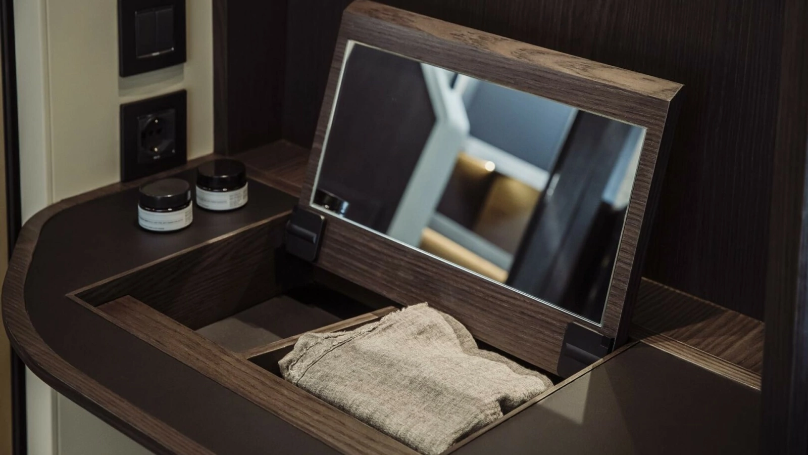 2026 52 Absolute Fly - Master Stateroom