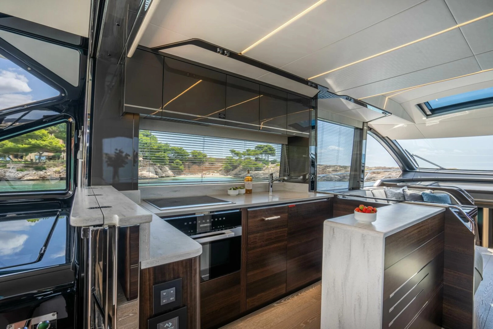 65 SPORT YACHT 65ft Sunseeker Yacht For Sale