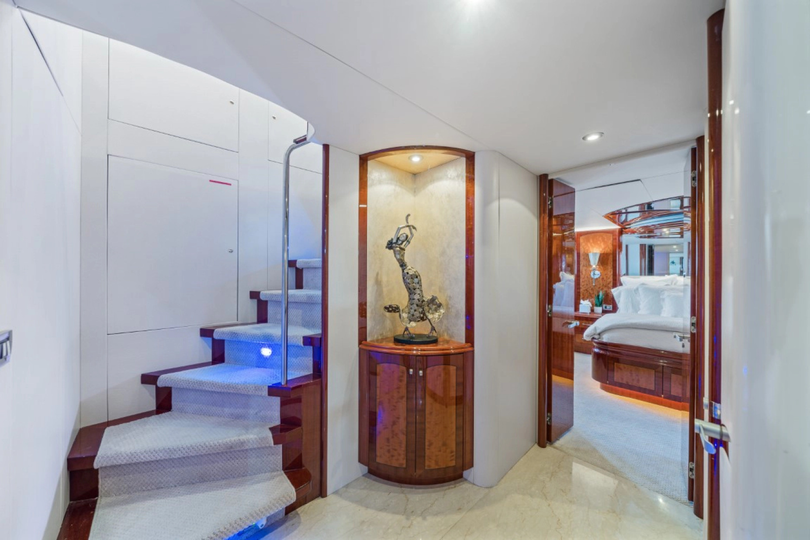 2004 Lazzara Yachts 80 Open Fly