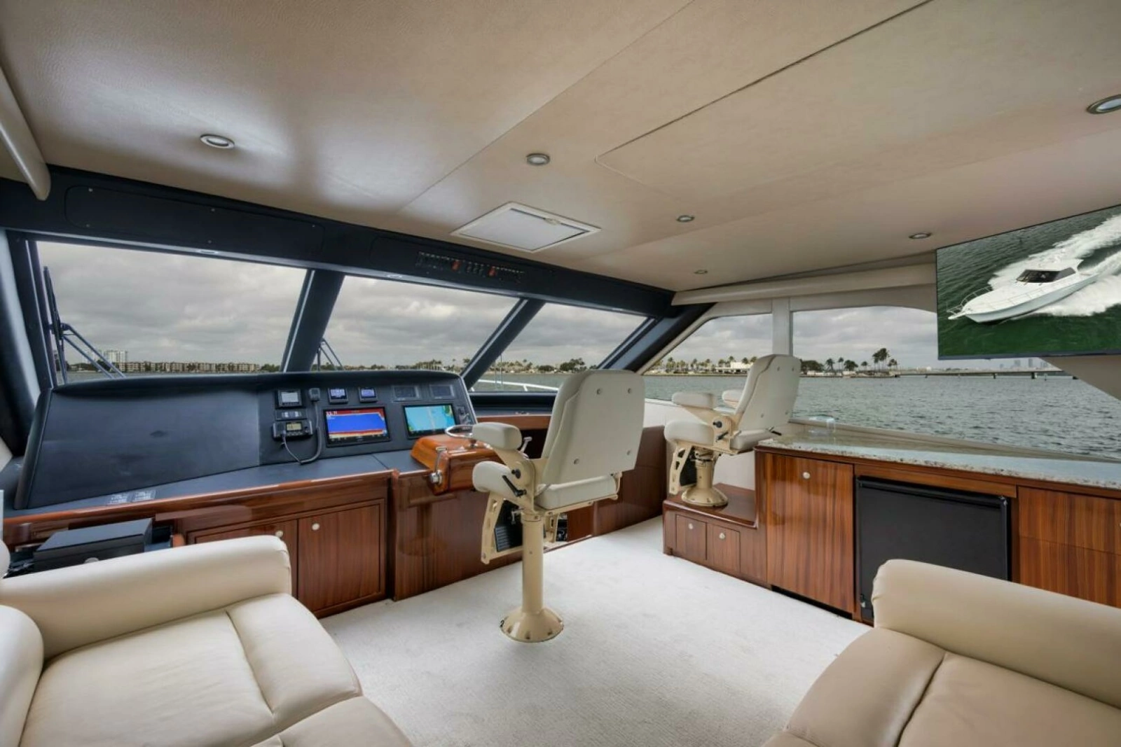 Viking 52 Smooth Operator-Helm