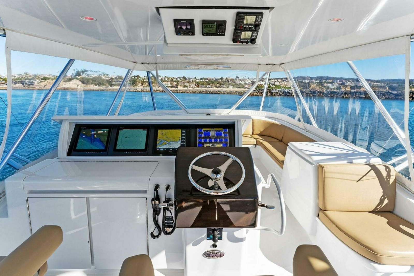 64' 2007 Hatteras 64 Convertible