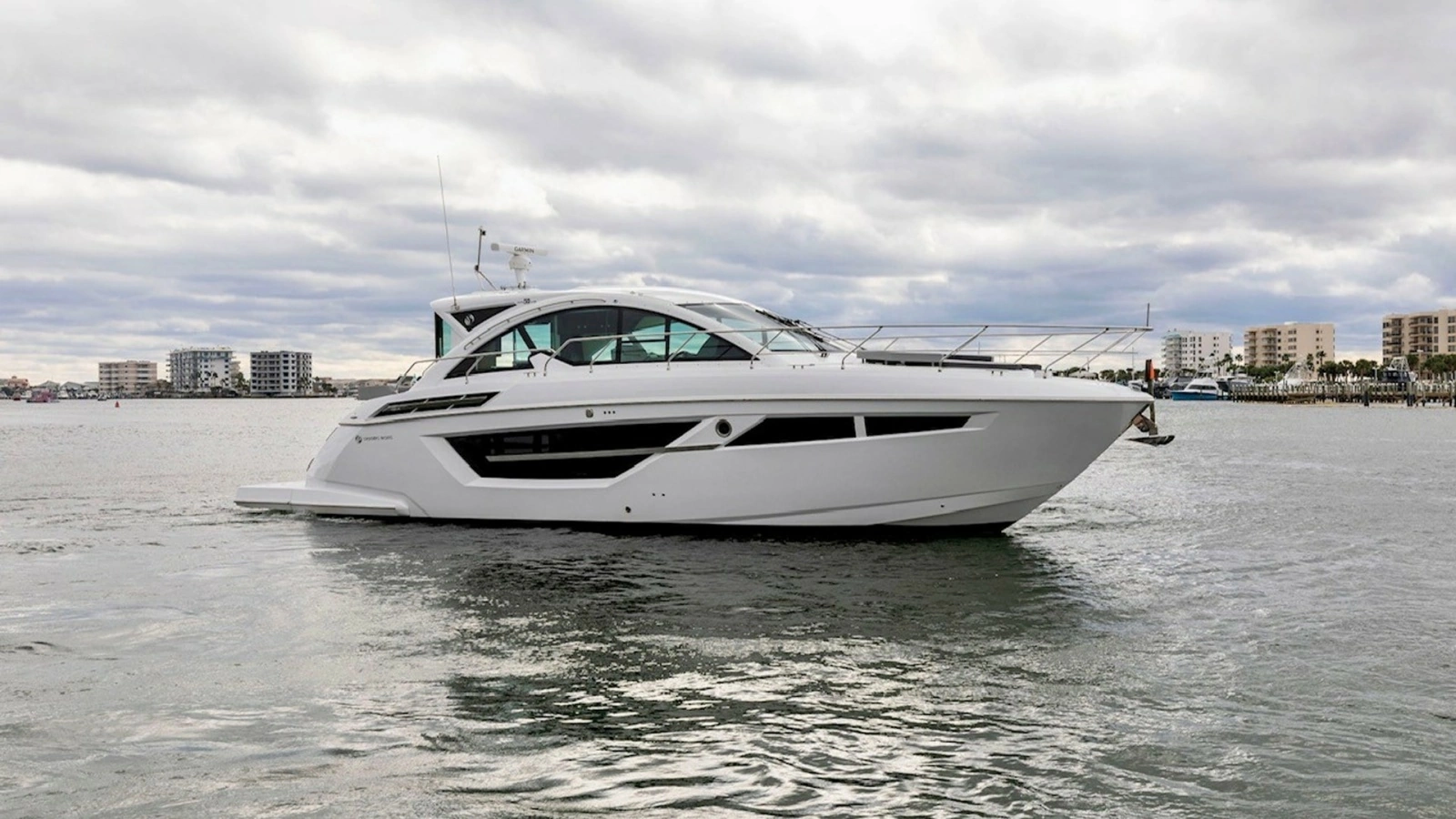 Side Profile of 2023 Cruisers 50 Cantius