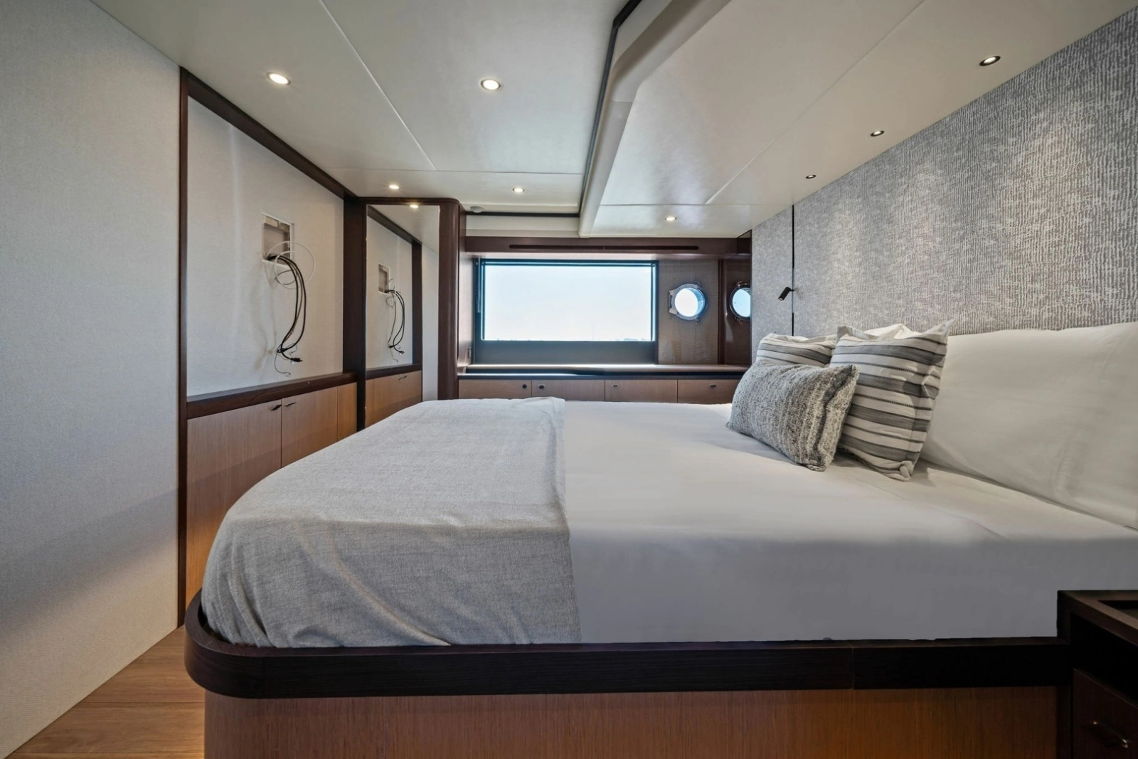 New 2027 56 Absolute Fly 56ft Absolute Yacht For Sale