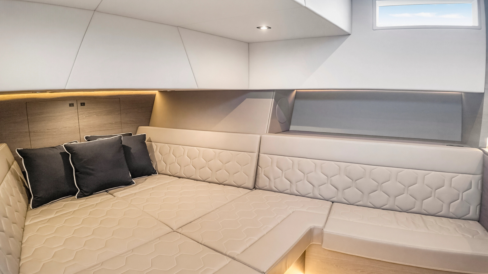 2022 Vanquish Yachts VQ58