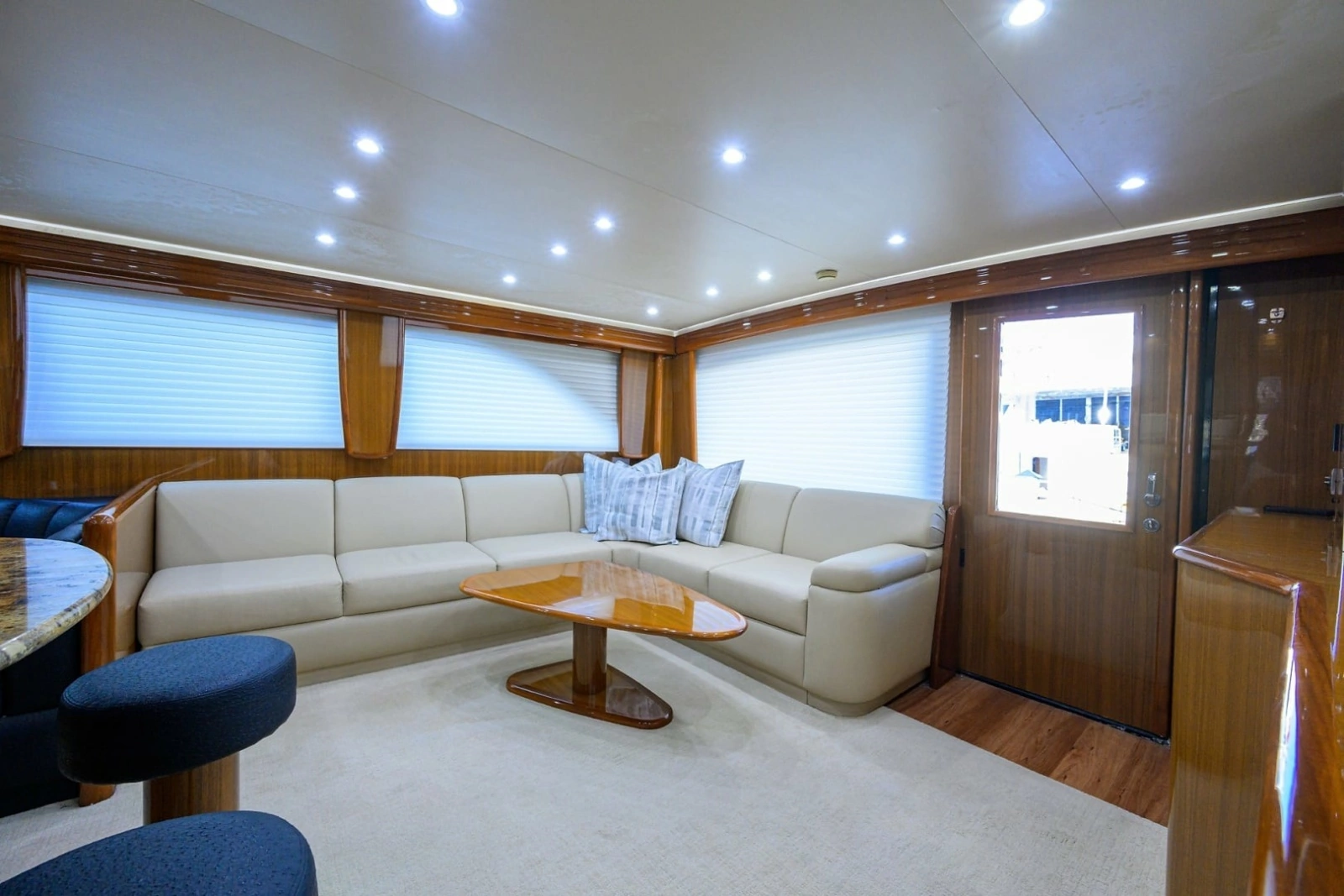 Viking 68 - BLOWFISH3 - Salon