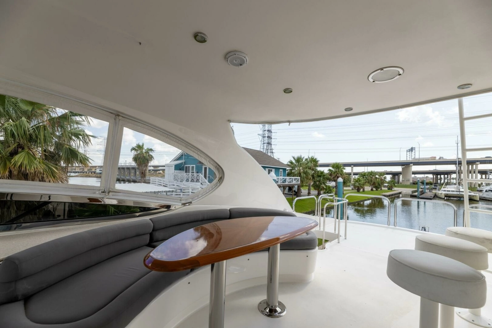 2007 Lazzara 74 Motor Yacht Kathleen