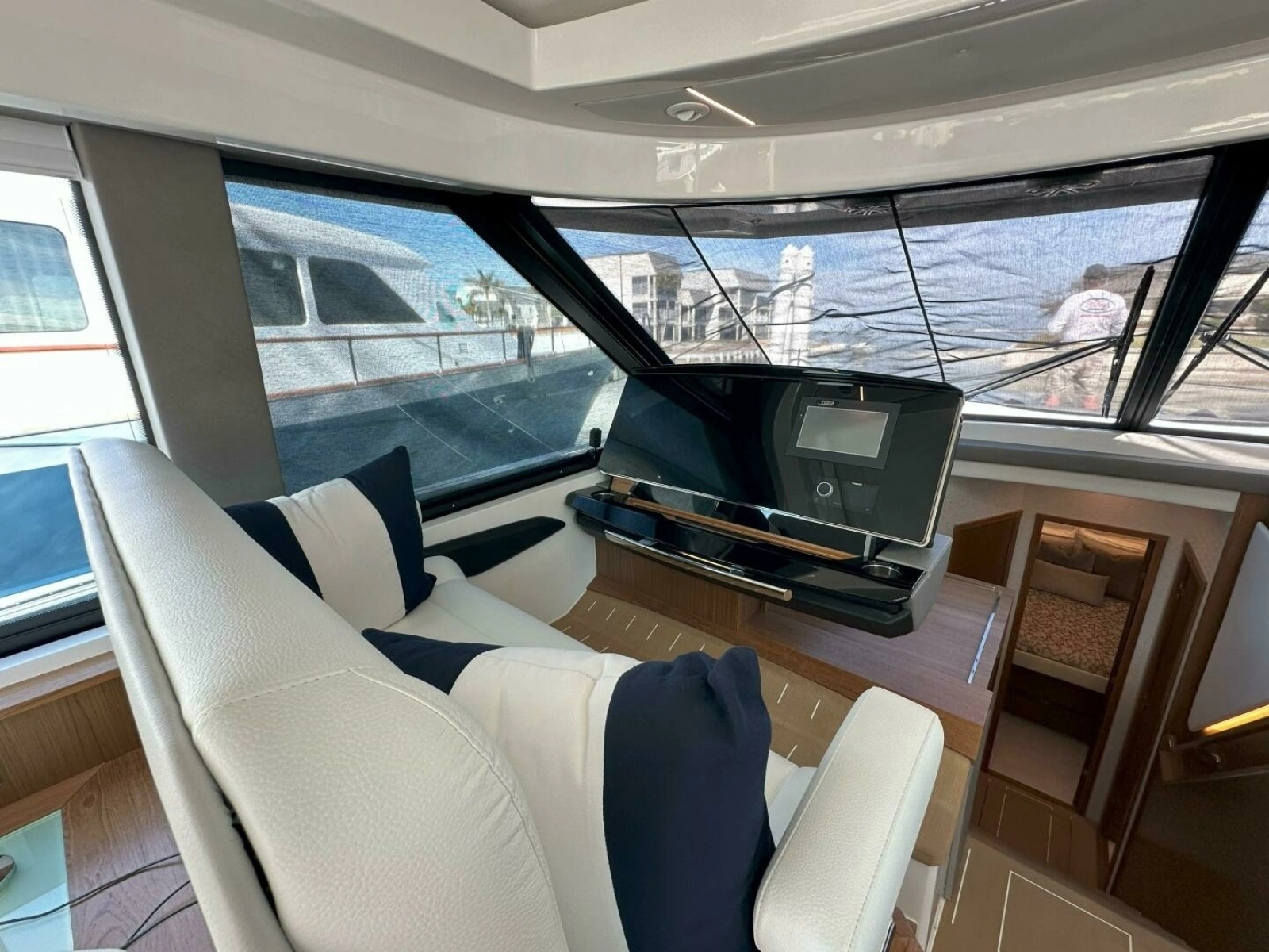 2025 Tiara Yachts 60 EX - Helm
