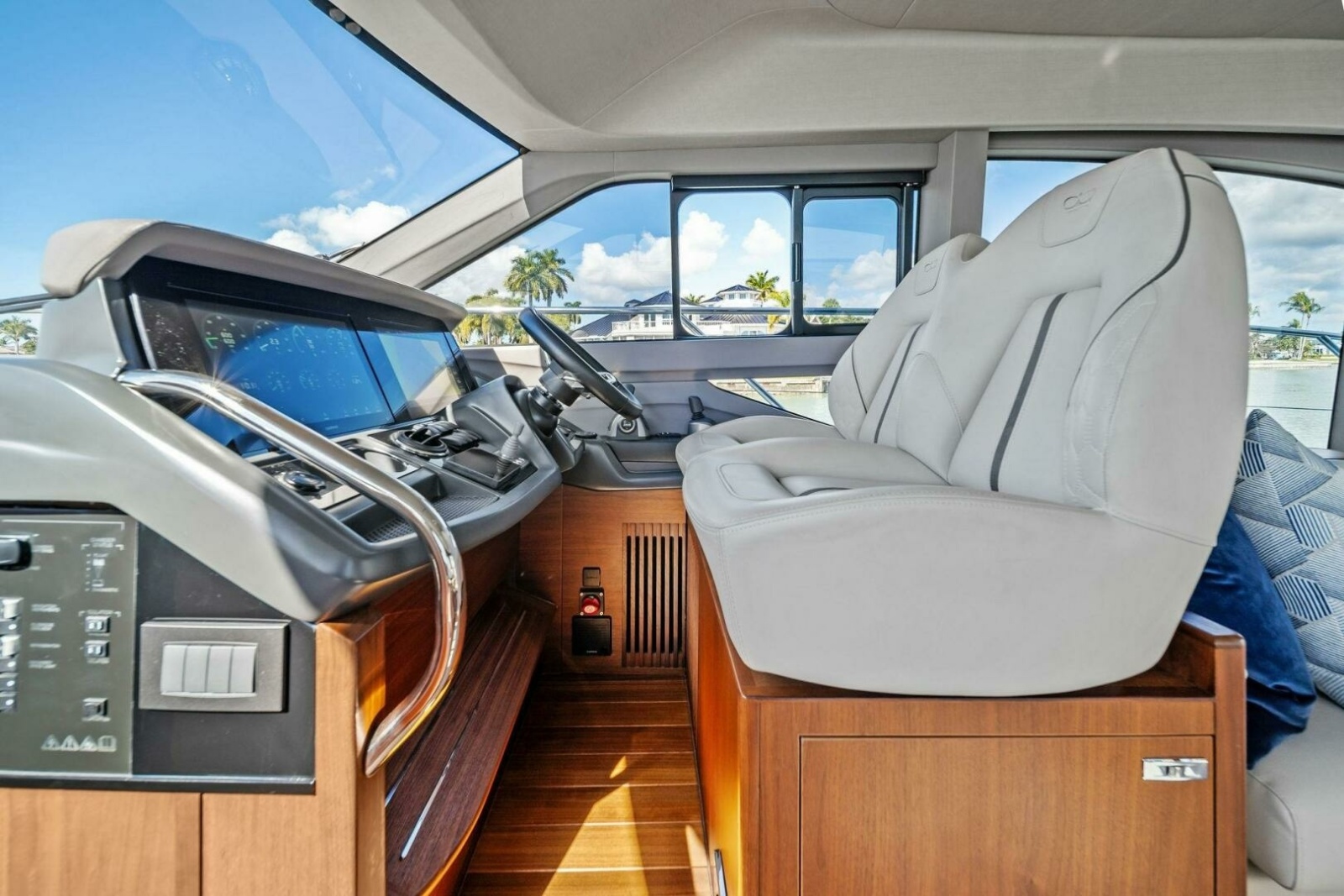 50' 2023 Princess F50