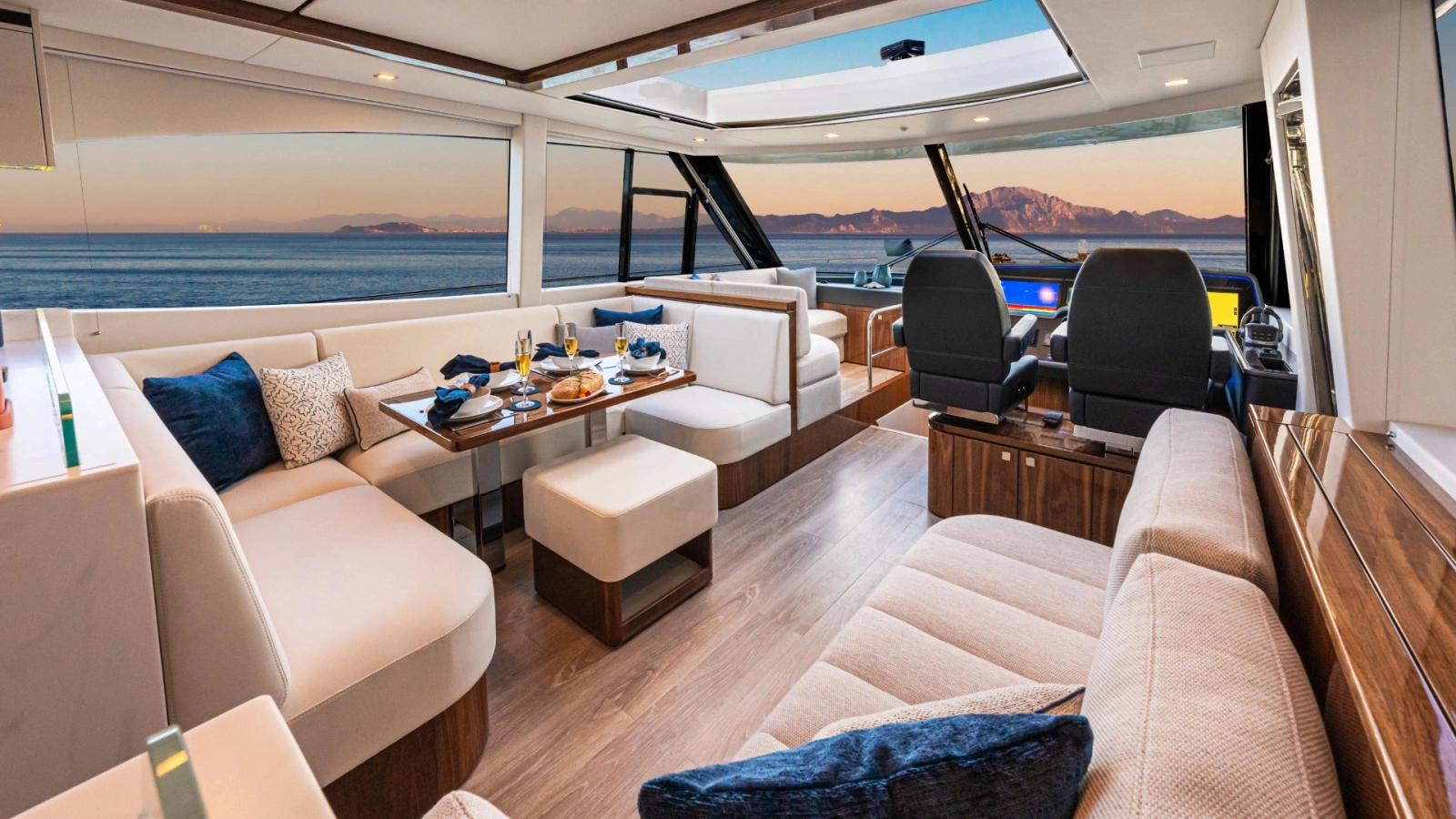 6800 SPORT YACHT 68ft Riviera Yacht For Sale