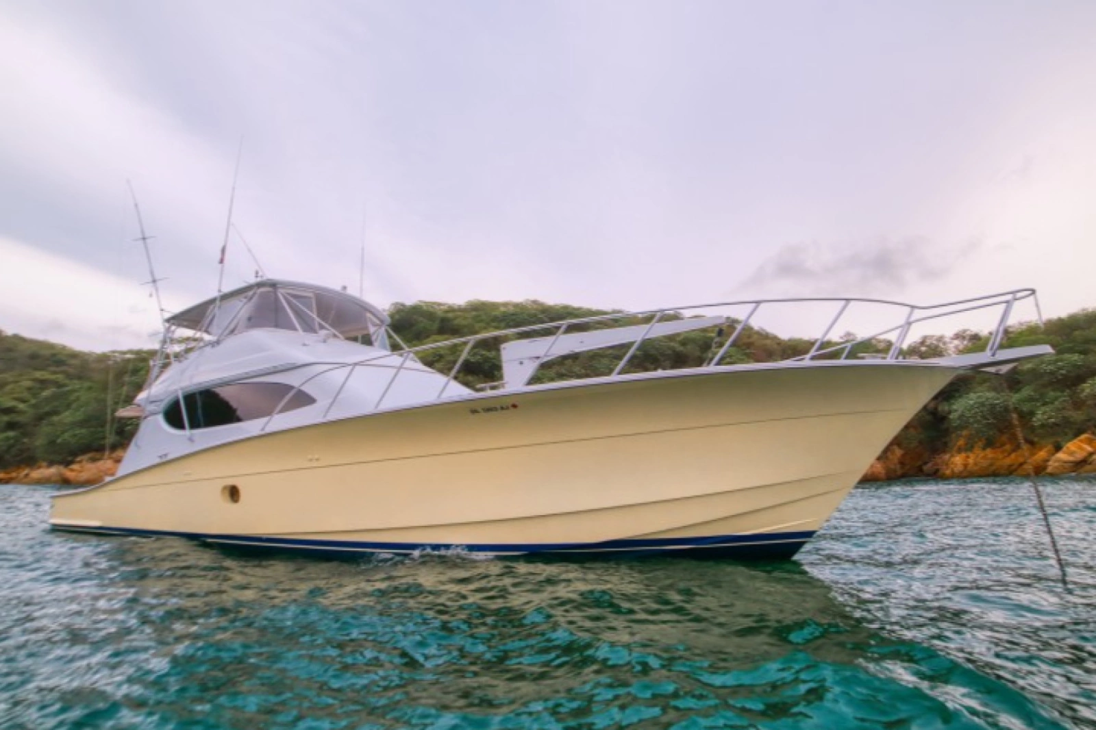 2005 Hatteras 68 Convertible - Travesia