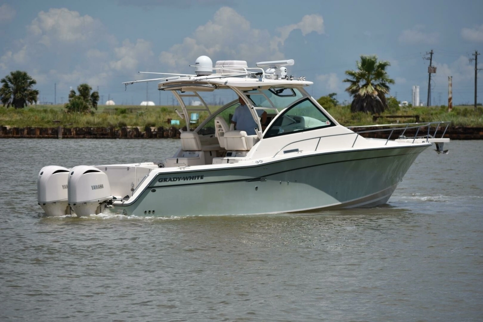 2016 Grady-White 330 Express 