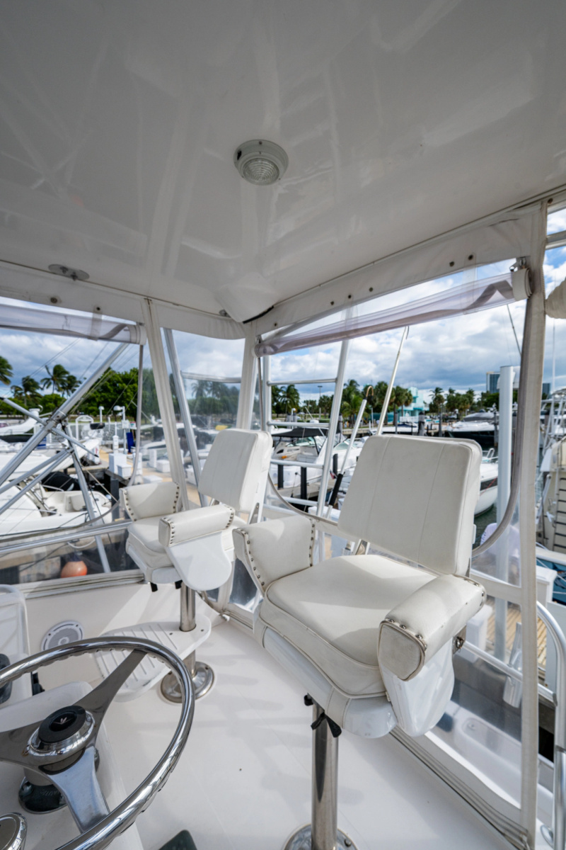 2001 Bertram 390