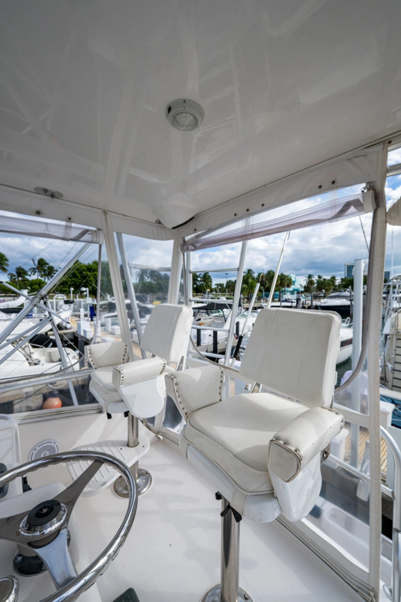 2001 Bertram 390