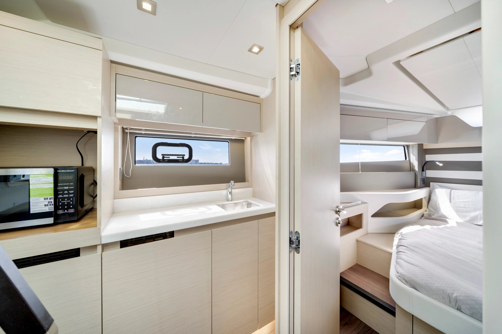 2024 Jeanneau DB/43 OB