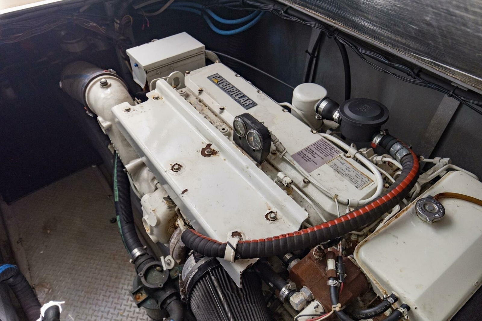 2000 40 Sea Ray 400 Sedan Bridge Silver Lining Engine Room (2)