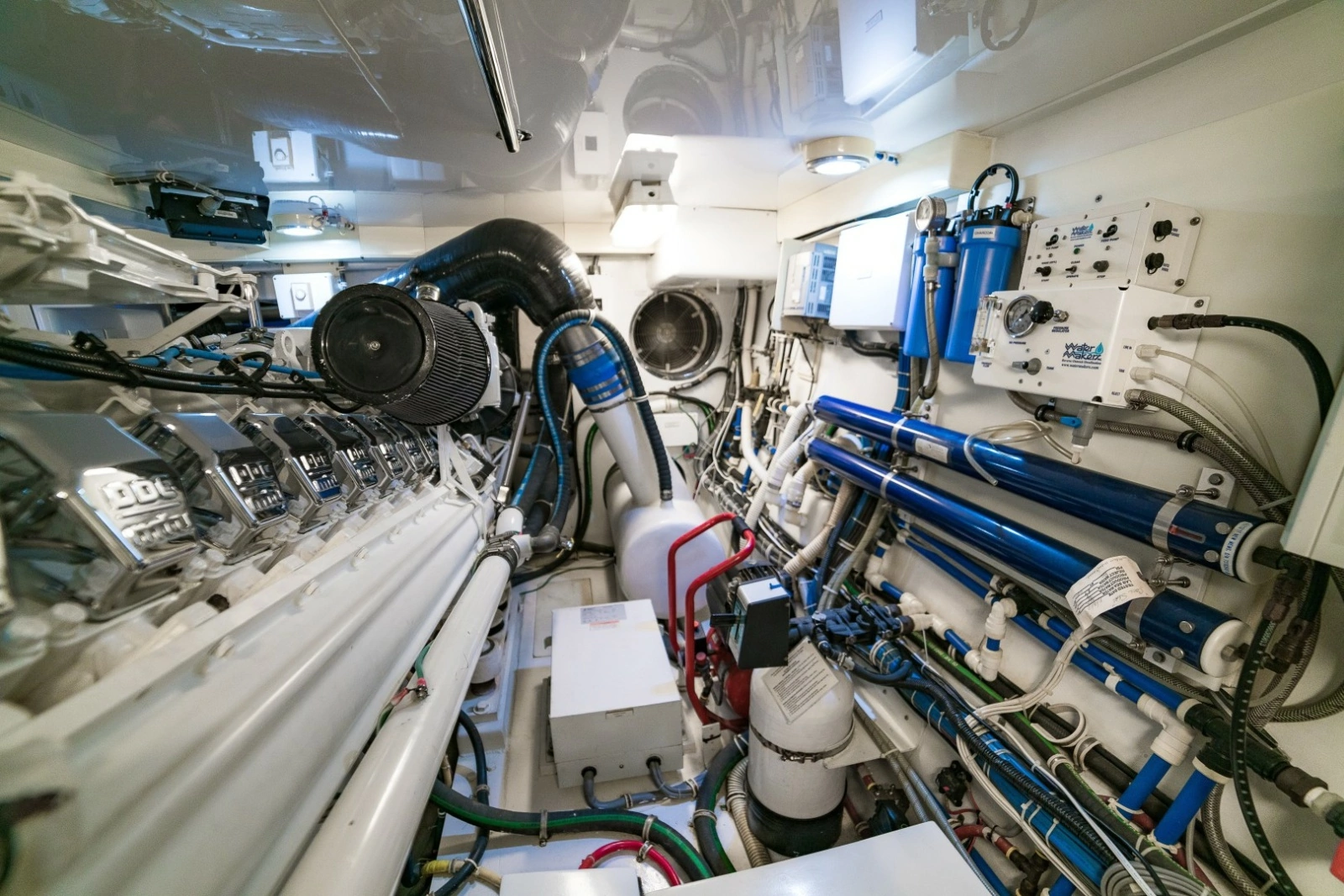 2005 Hatteras 68 Convertible -  Engine Room 