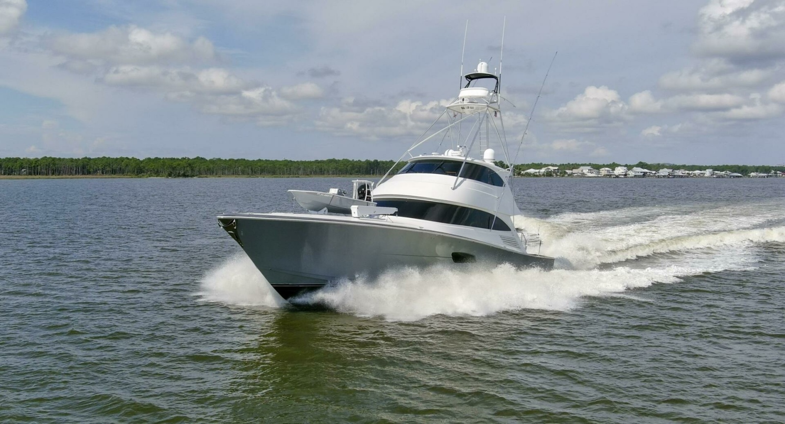 92' 2016 Viking 92 Enclosed Bridge