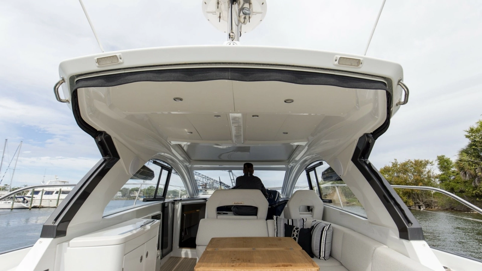 2022 Beneteau 41 Grand Turismo War Downs Eagle Topside (8)