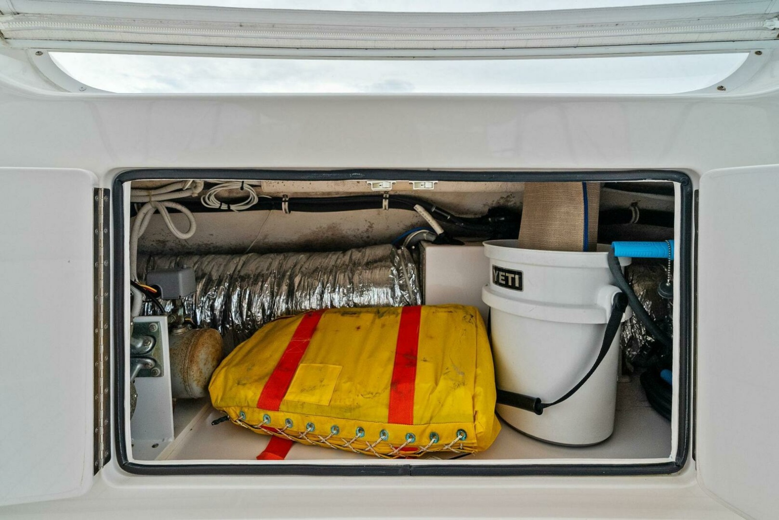 61' 2006 Viking 61 Convertible