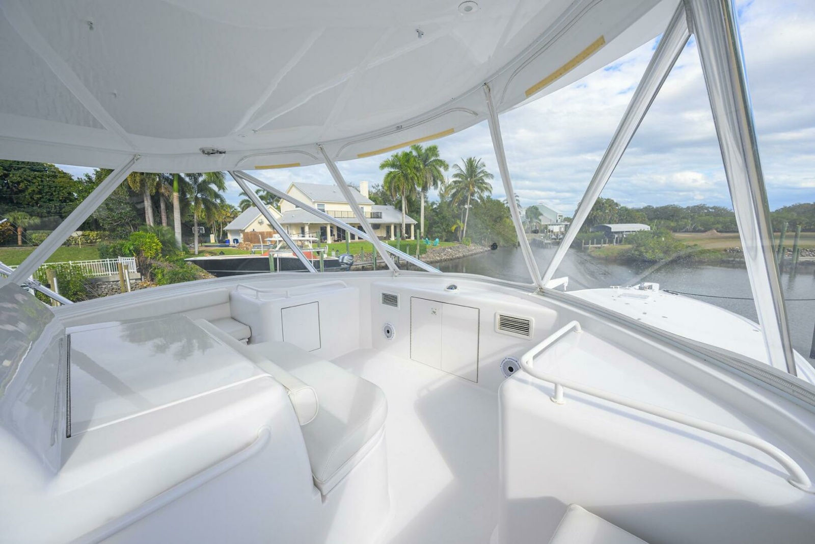 Hatteras 63 Reelin N Dealin - Exterior Flybridge