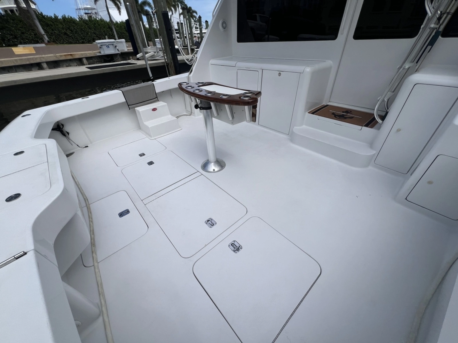 Viking 52 LET IT RAIN - Cockpit