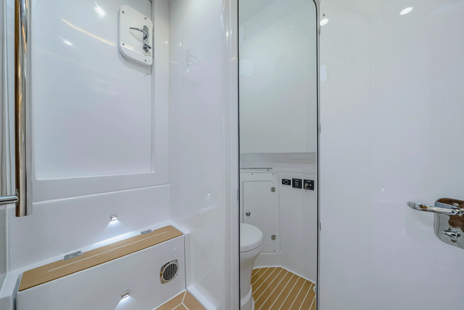 42ft HCB Yacht For Sale